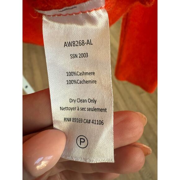 ATM 100% cashmere sweater neon red/ orange Size S v neck - Picture 5 of 5